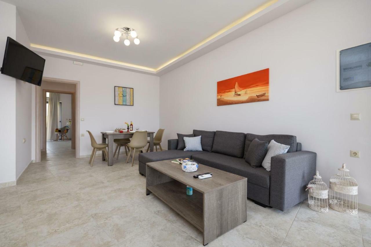 Coral Sea Apartment Kokkinos Pyrgos Exterior foto