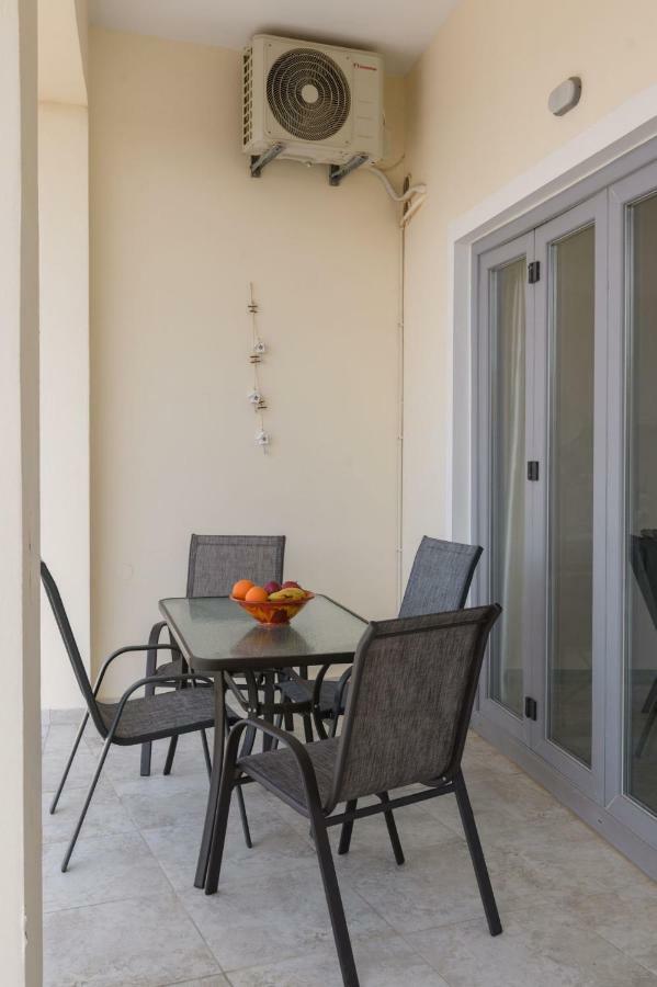 Coral Sea Apartment Kokkinos Pyrgos Exterior foto