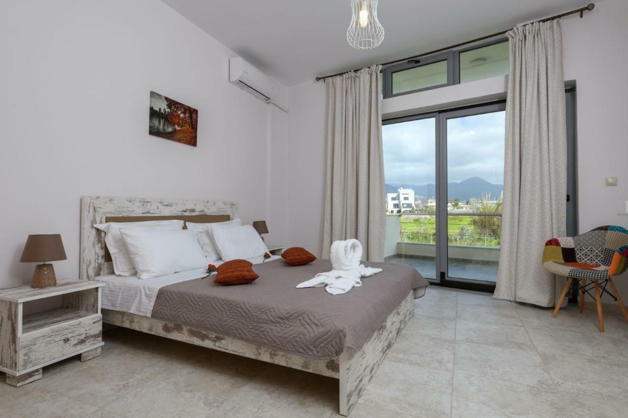 Coral Sea Apartment Kokkinos Pyrgos Exterior foto